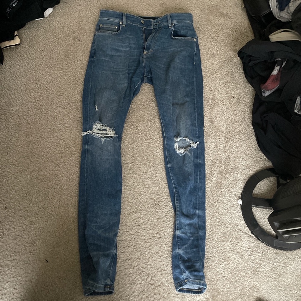 Represent clo jeans